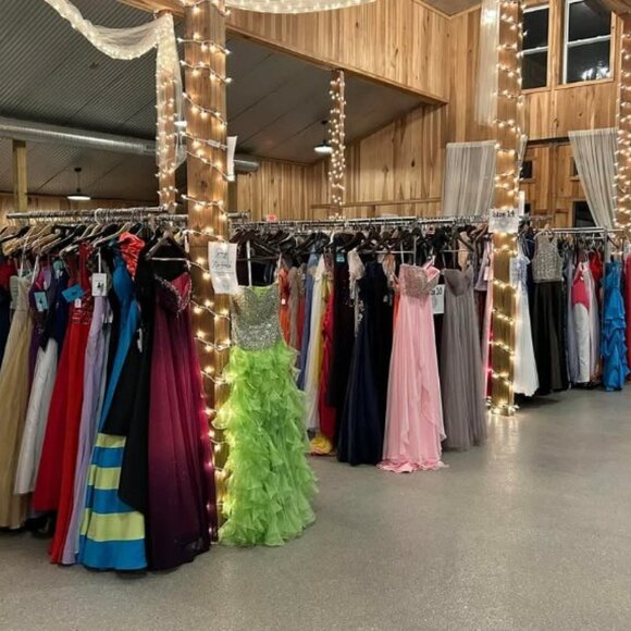 Meet your Posher, Brooke - Picture 4 of 4